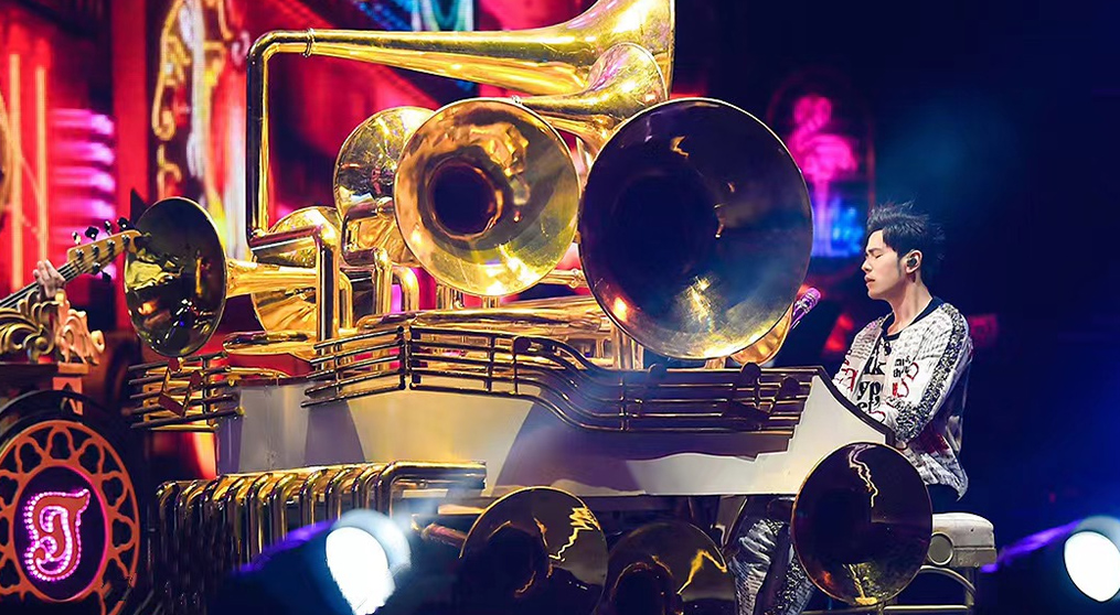 leyu.乐鱼透明屏和荧光棒系列产品亮相2022周杰伦新加坡演唱会