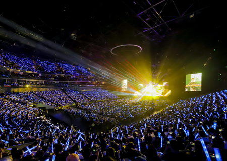 leyu.乐鱼LED透明屏闪耀伍佰ROCK STAR上海演唱会！